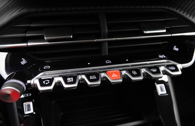 PEUGEOT_PEUGEOT_208_2652501_13.jpg