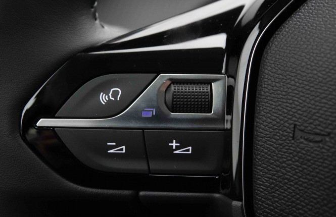 PEUGEOT_PEUGEOT_208_2652501_18.jpg