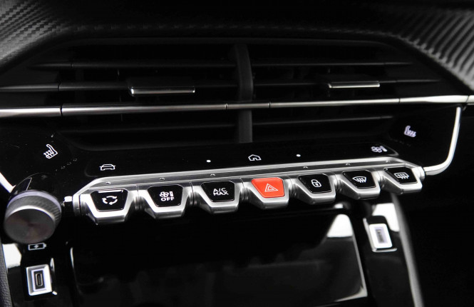 PEUGEOT_PEUGEOT_208_2652503_13.jpg
