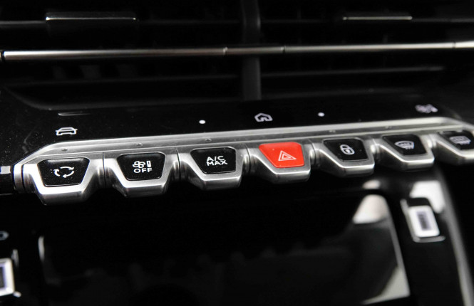 PEUGEOT_PEUGEOT_208_2652610_14.jpg