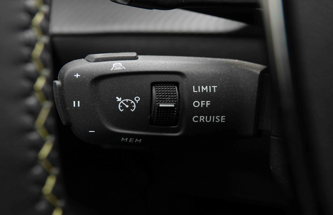 PEUGEOT_PEUGEOT_208_2653183_19.jpg