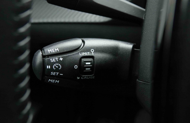 PEUGEOT_PEUGEOT_208_2653257_16.jpg
