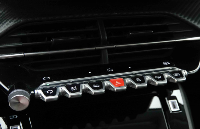 PEUGEOT_PEUGEOT_208_2653267_13.jpg