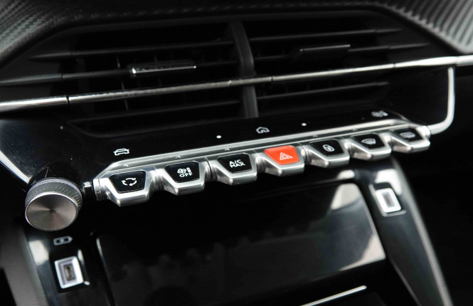 PEUGEOT_PEUGEOT_208_2653269_12.jpg PEUGEOT_PEUGEOT_208_2653269_12.jpg
