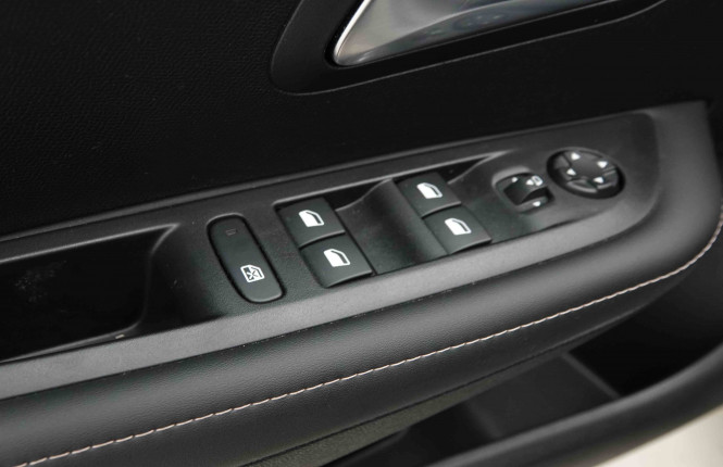 PEUGEOT_PEUGEOT_208_2653974_17.jpg