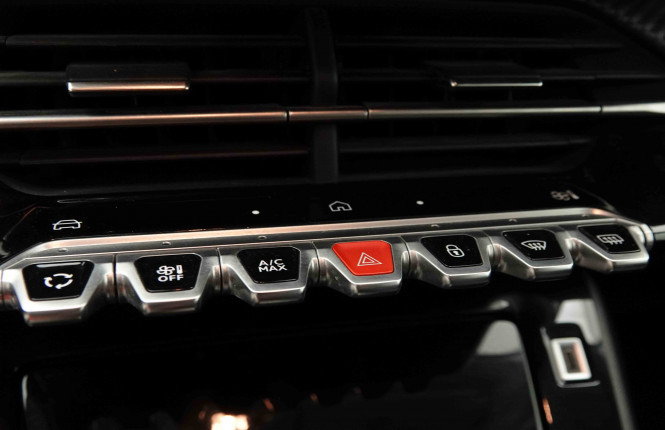 PEUGEOT_PEUGEOT_208_2653976_13.jpg