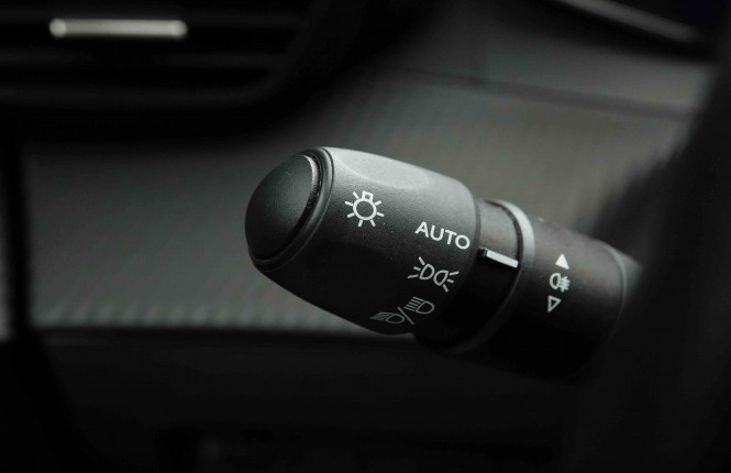 PEUGEOT_PEUGEOT_208_2653976_15.jpg