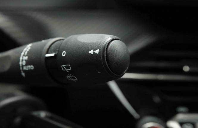 PEUGEOT_PEUGEOT_208_2653976_16.jpg
