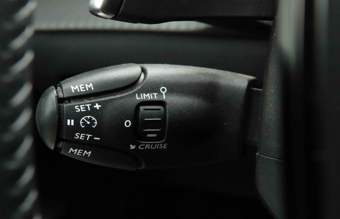 PEUGEOT_PEUGEOT_208_2653976_17.jpg
