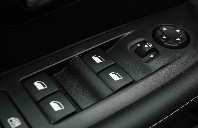 PEUGEOT_PEUGEOT_208_2653976_20.jpg
