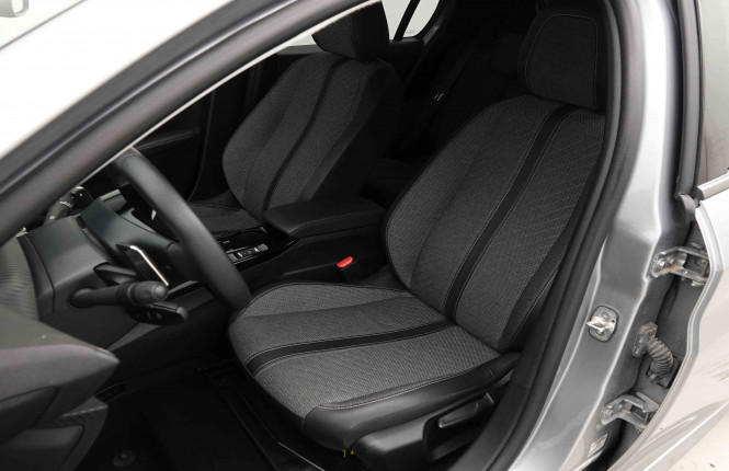 PEUGEOT_PEUGEOT_208_2653976_6.jpg