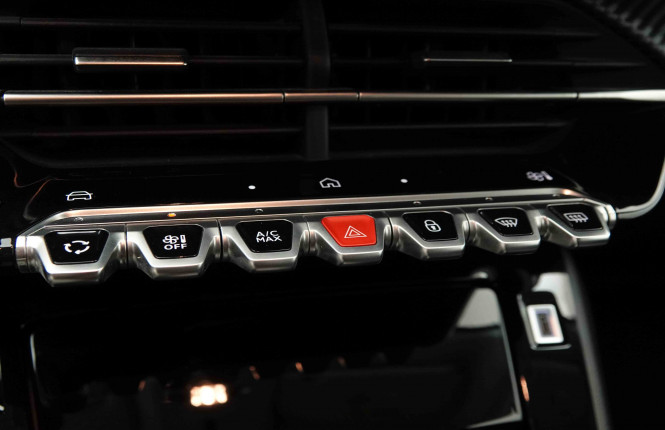 PEUGEOT_PEUGEOT_208_2654230_13.jpg