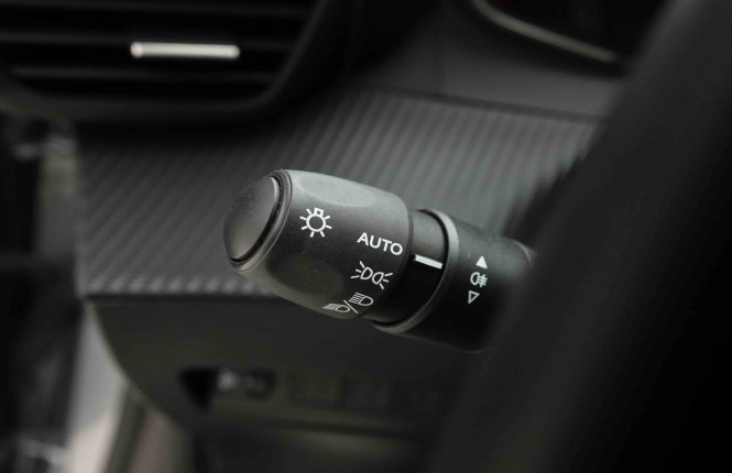 PEUGEOT_PEUGEOT_208_2654230_15.jpg