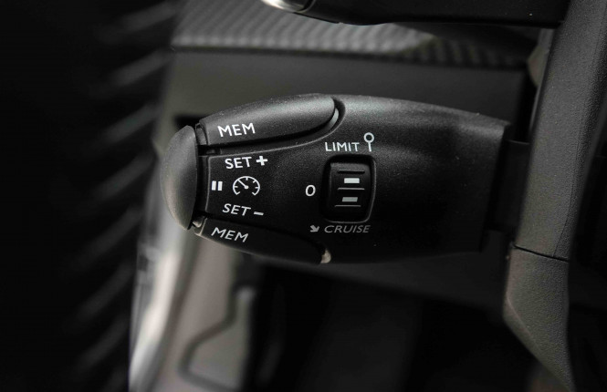 PEUGEOT_PEUGEOT_208_2654230_17.jpg