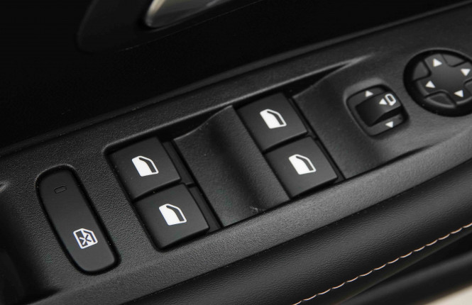 PEUGEOT_PEUGEOT_208_2654230_20.jpg