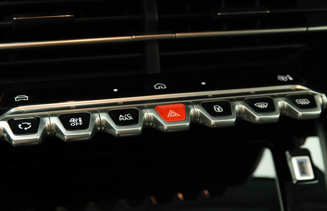 PEUGEOT_PEUGEOT_208_2654231_13.jpg