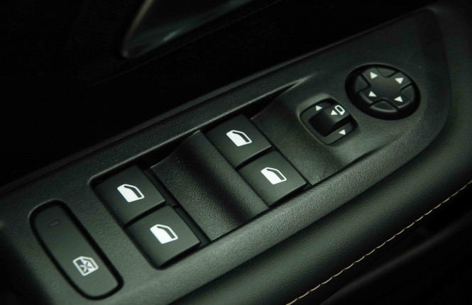 PEUGEOT_PEUGEOT_208_2654231_20.jpg