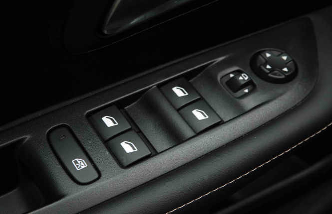 PEUGEOT_PEUGEOT_208_2654234_20.jpg PEUGEOT_PEUGEOT_208_2654234_20.jpg