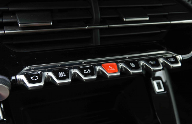 PEUGEOT_PEUGEOT_208_2654934_13.jpg