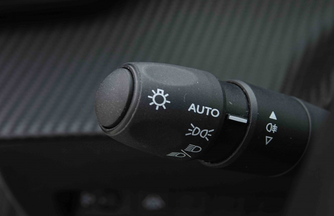 PEUGEOT_PEUGEOT_208_2654934_15.jpg