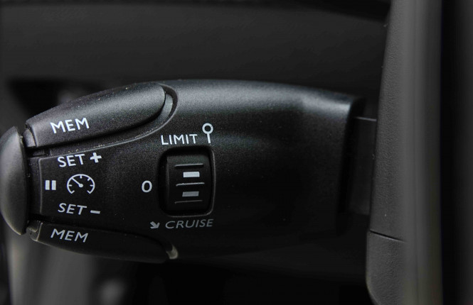 PEUGEOT_PEUGEOT_208_2654934_17.jpg