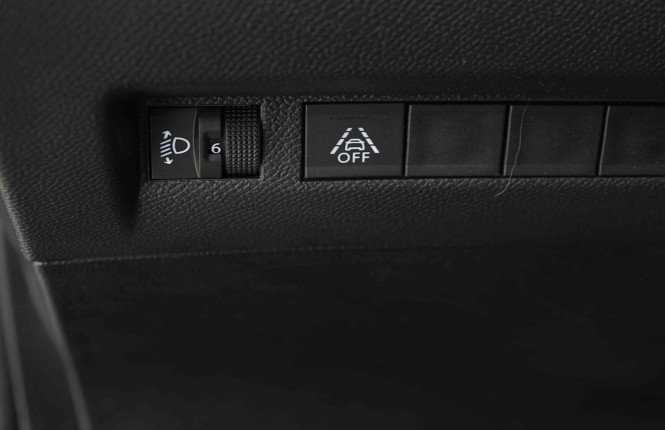 PEUGEOT_PEUGEOT_208_2654934_20.jpg