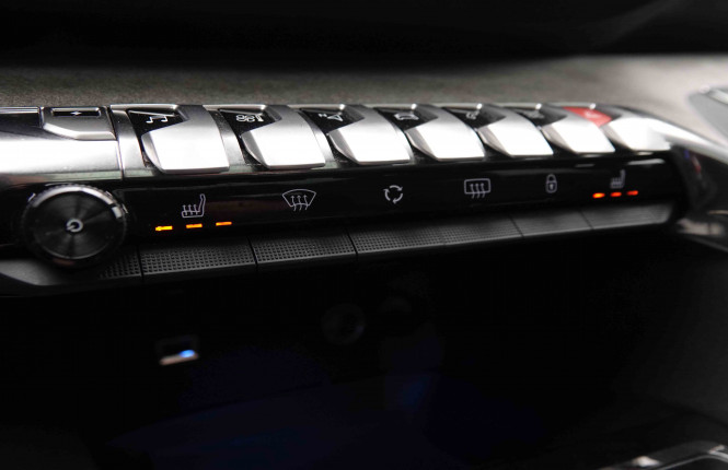 PEUGEOT_PEUGEOT_3008_2549464_17.jpg