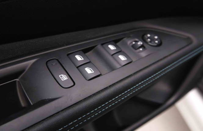 PEUGEOT_PEUGEOT_3008_2550337_19.jpg