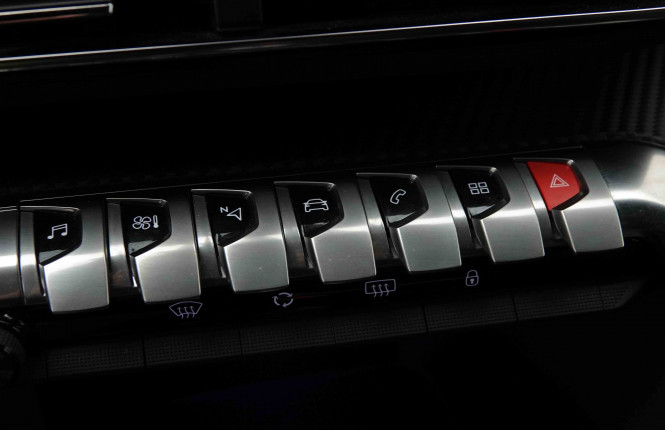 PEUGEOT_PEUGEOT_3008_2653105_14.jpg PEUGEOT_PEUGEOT_3008_2653105_14.jpg