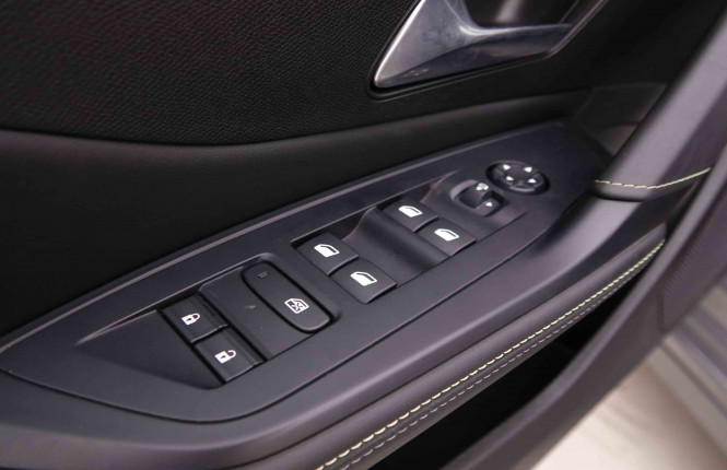 PEUGEOT_PEUGEOT_308_2548548_19.jpg