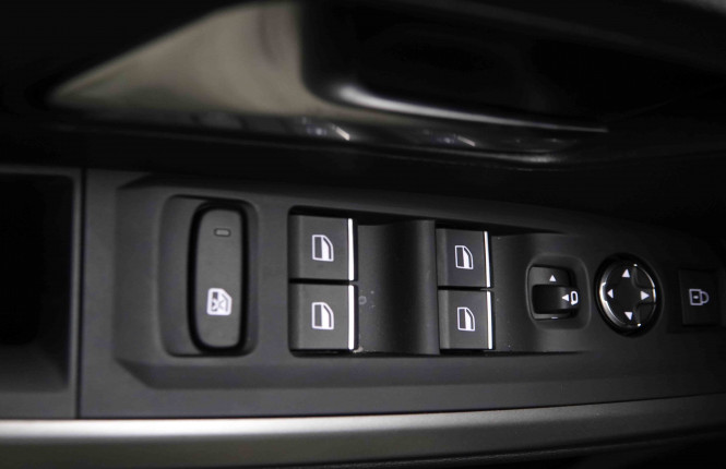 PEUGEOT_PEUGEOT_5008_2551309_18.jpg PEUGEOT_PEUGEOT_5008_2551309_18.jpg