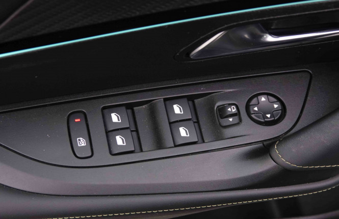 PEUGEOT_PEUGEOT_E_2008_2548188_23.jpg