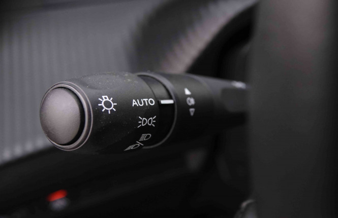 PEUGEOT_PEUGEOT_E_2008_2548607_16.jpg
