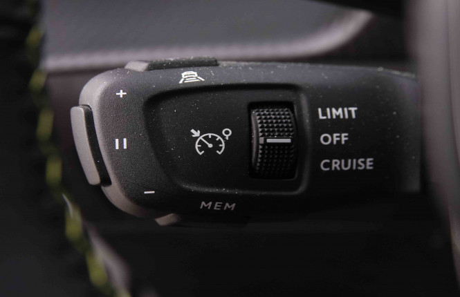 PEUGEOT_PEUGEOT_E_2008_2548609_17.jpg