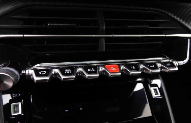 PEUGEOT_PEUGEOT_E_2008_2551548_16.jpg PEUGEOT_PEUGEOT_E_2008_2551548_16.jpg