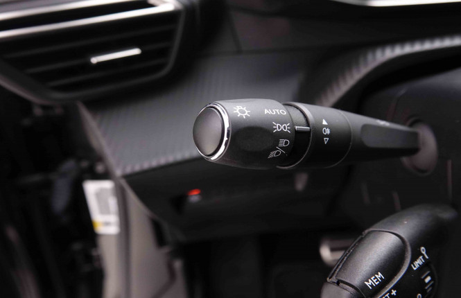 PEUGEOT_PEUGEOT_E_2008_2551548_18.jpg PEUGEOT_PEUGEOT_E_2008_2551548_18.jpg