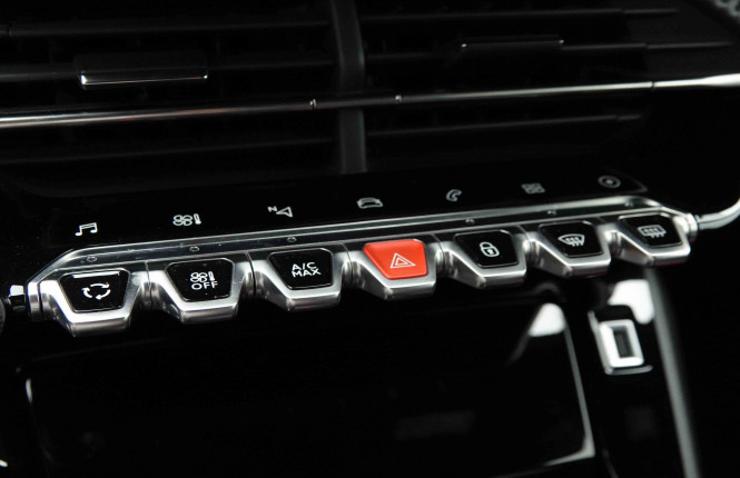 PEUGEOT_PEUGEOT_E_2008_2654047_13.jpg PEUGEOT_PEUGEOT_E_2008_2654047_13.jpg