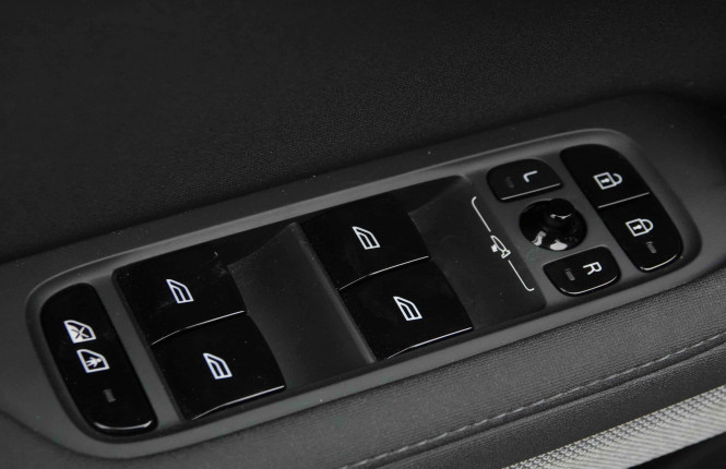 POLESTAR_POLESTAR_2_2653702_19.jpg POLESTAR_POLESTAR_2_2653702_19.jpg