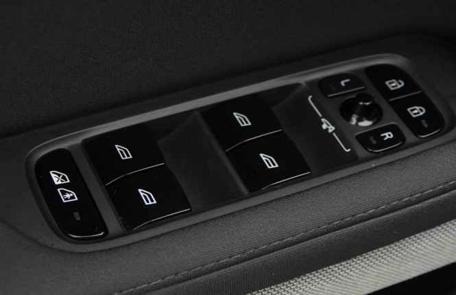 POLESTAR_POLESTAR_2_2653703_21.jpg