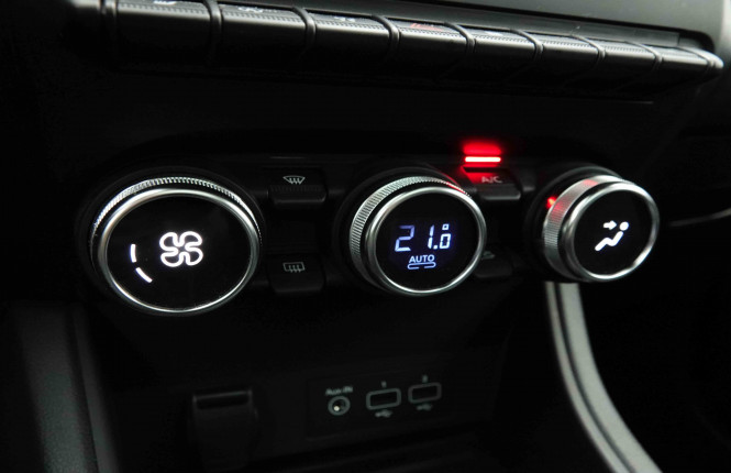 RENAULT_RENAULT_CAPTUR_2654297_12.jpg
