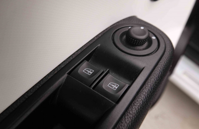 RENAULT_RENAULT_TWINGO_2549348_19.jpg