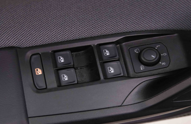 SEAT_SEAT_LEON_2548574_17.jpg
