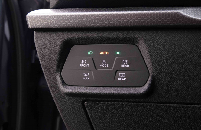 SEAT_SEAT_LEON_2548676_8.jpg