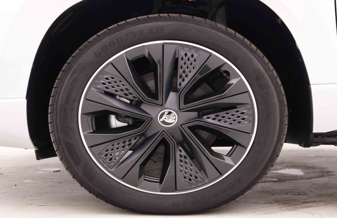 SKODA_SKODA_KAROQ_2446608_23.jpg