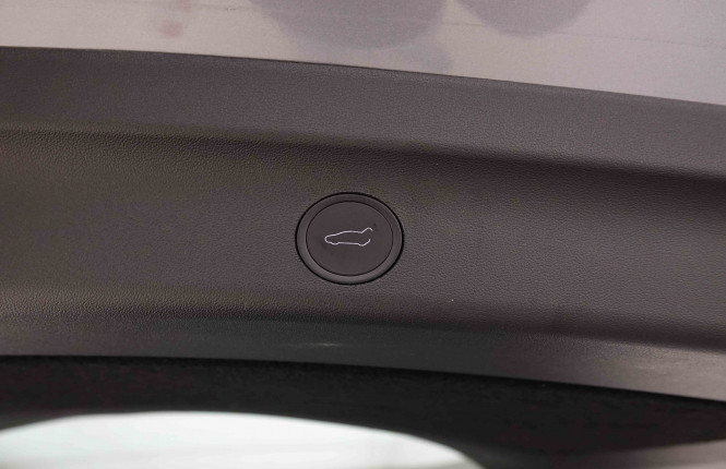 TESLA_TESLA_MODEL Y_2551375_7.jpg