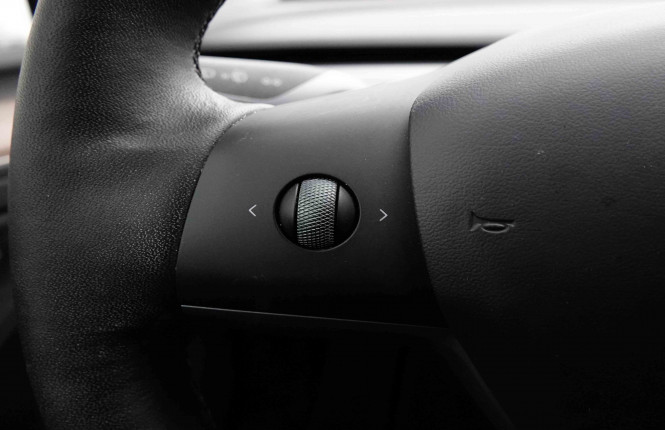 TESLA_TESLA_MODEL Y_2652601_16.jpg