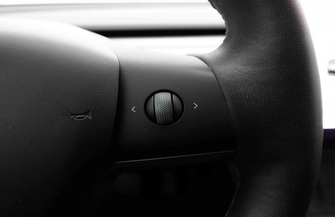 TESLA_TESLA_MODEL Y_2652601_17.jpg