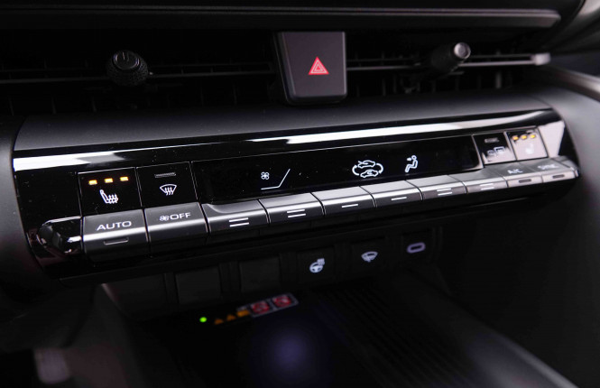 TOYOTA_TOYOTA_C_HR_2547875_12.jpg