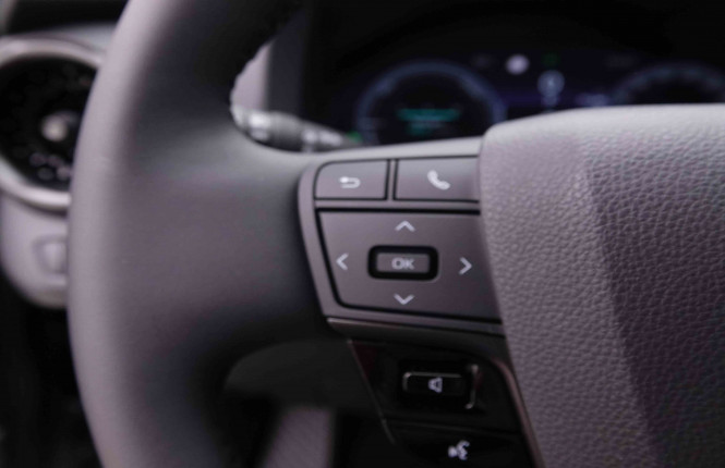 TOYOTA_TOYOTA_C_HR_2547875_16.jpg