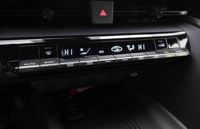 TOYOTA_TOYOTA_C_HR_2550784_11.jpg